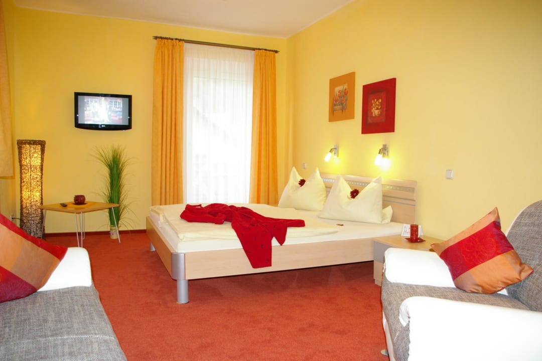 Komfortzimmer mit 32 Zoll TV Hotel Heissinger