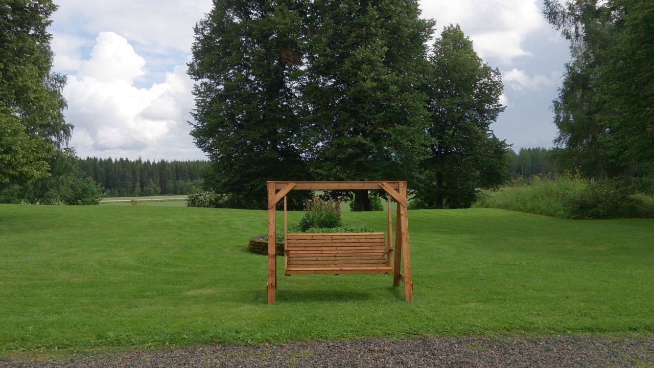 Blick vom Balkon Richtung Wald und See Guesthouse Kivitatti