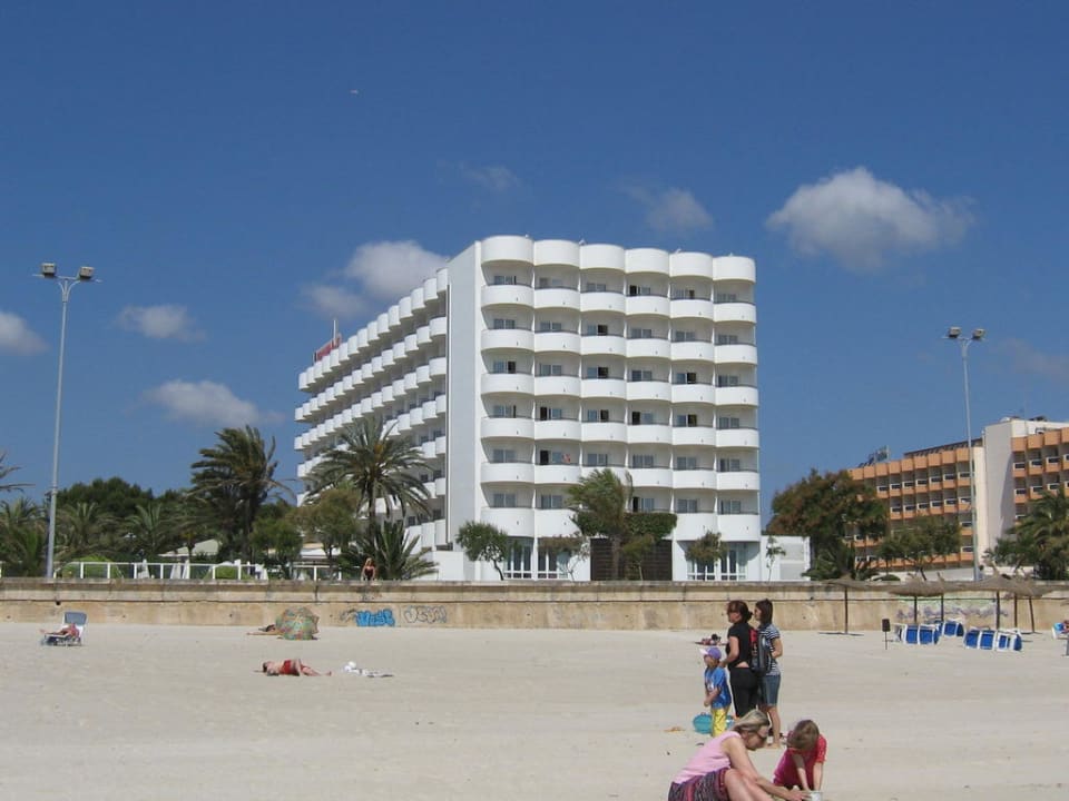 Blick vom Strand auf Hotel Hipotels Hipocampo Playa
