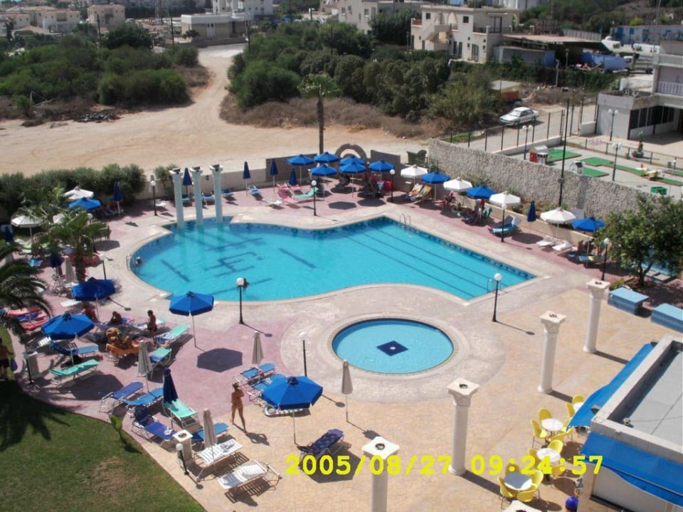 Pool im Hotel Chrystalla Hotel Chrystalla