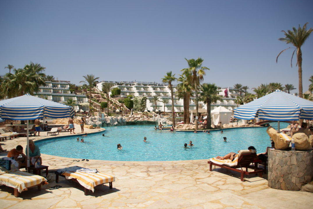 Basen największy Safir Sharm Waterfalls Resort