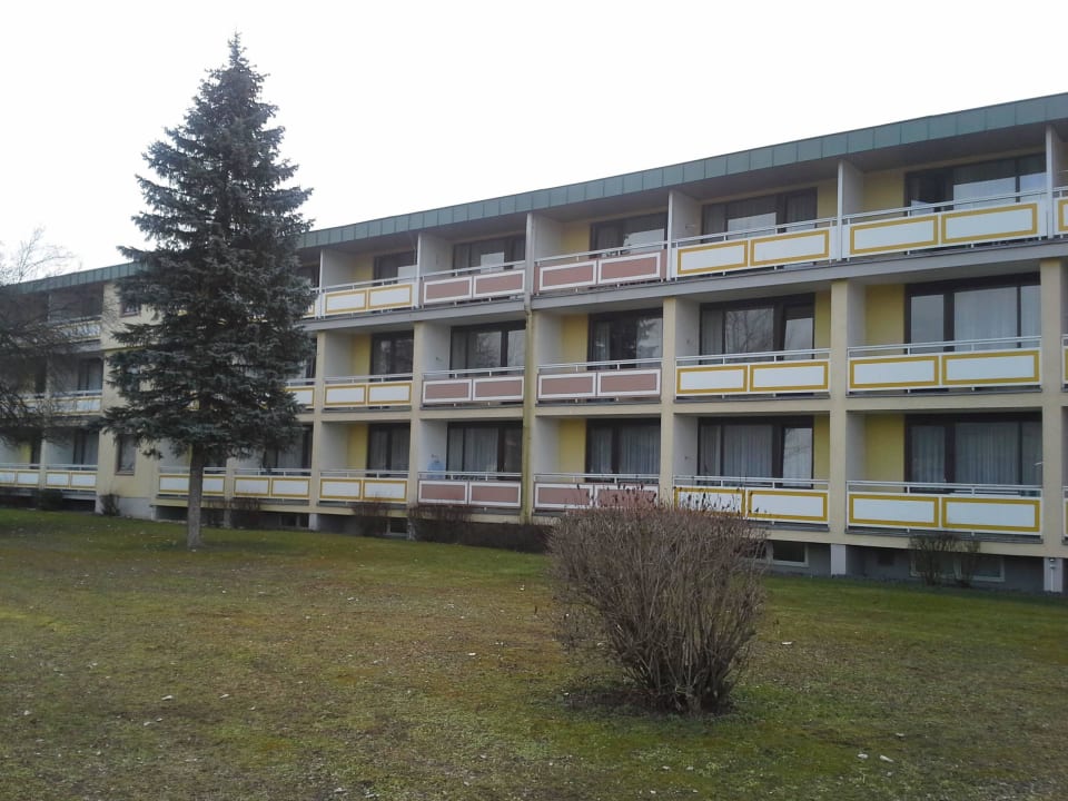 Nordseite - Schattenseite Gartenansicht Wilfinger Ring Bio Hotel