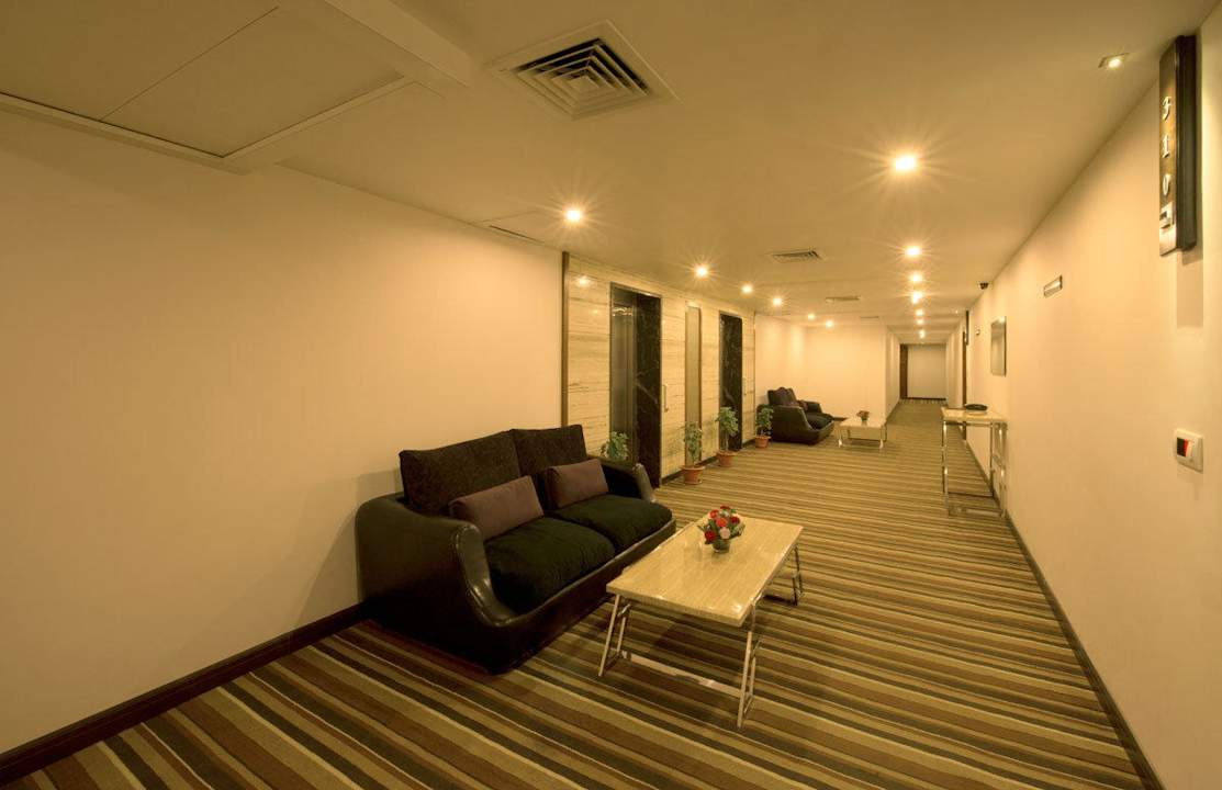 Corridor Hotel Sandy's Tower