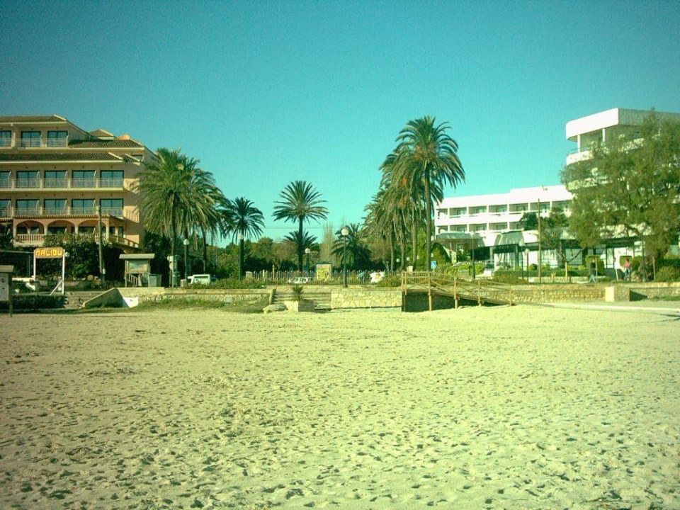 Der "kleine" Strand am Hafen Hostel Alcina