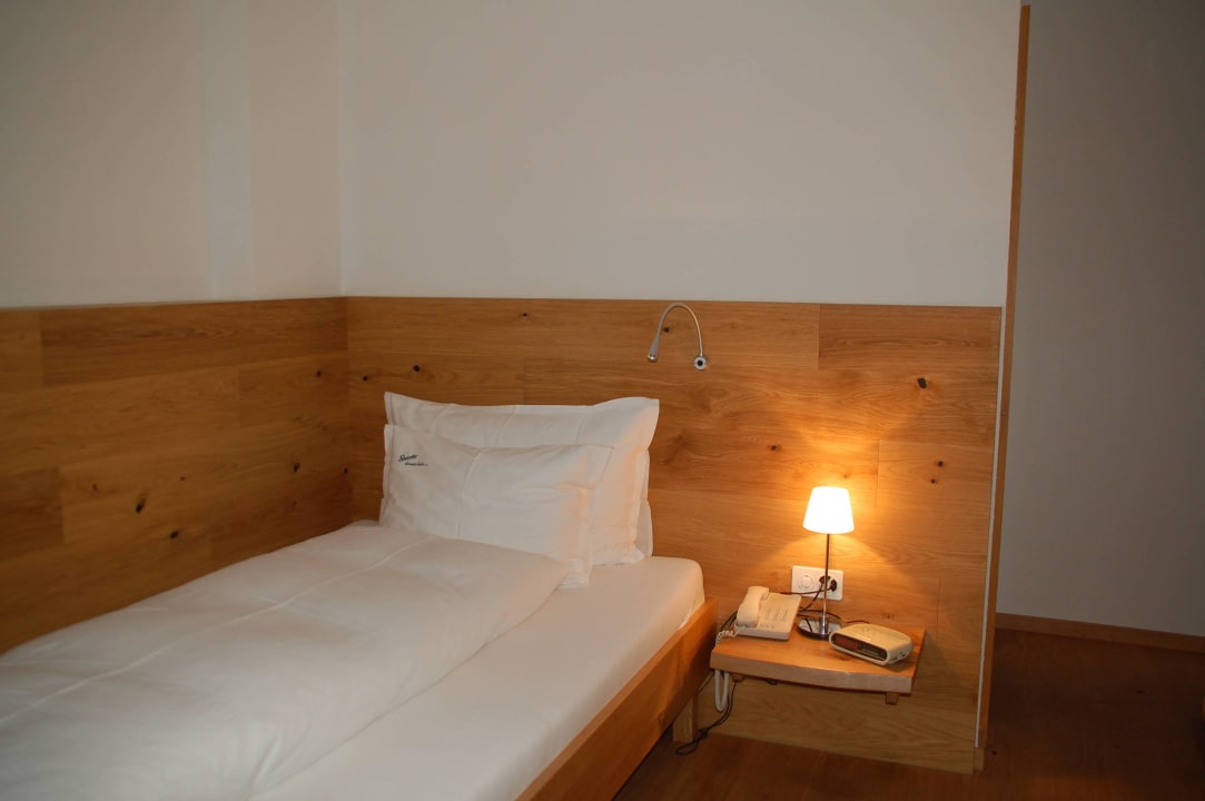 Einfaches Einzelzimmer Hotel Spescha