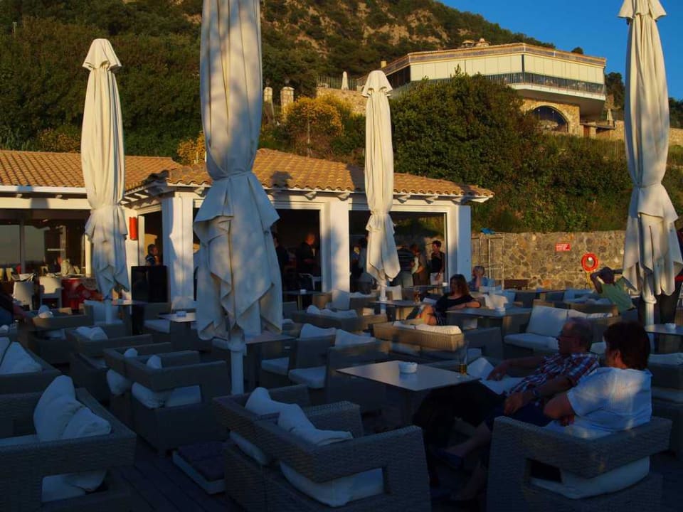Am Abend an der Poolbar Pelekas Monastery (Im Umbau/Renovierung)