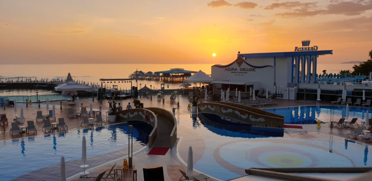 Strand Azura Deluxe Resort & Spa Hotel