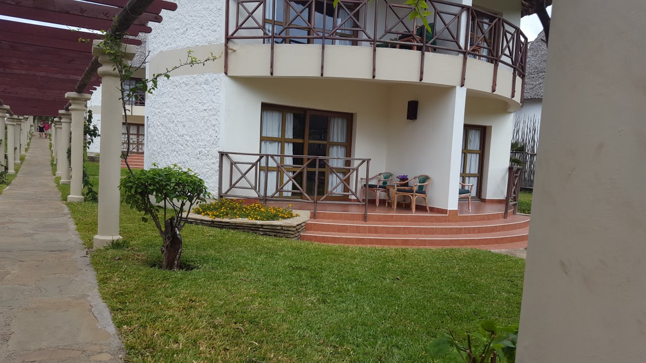 Die Bungalows... Neptune Village Beach Resort & Spa