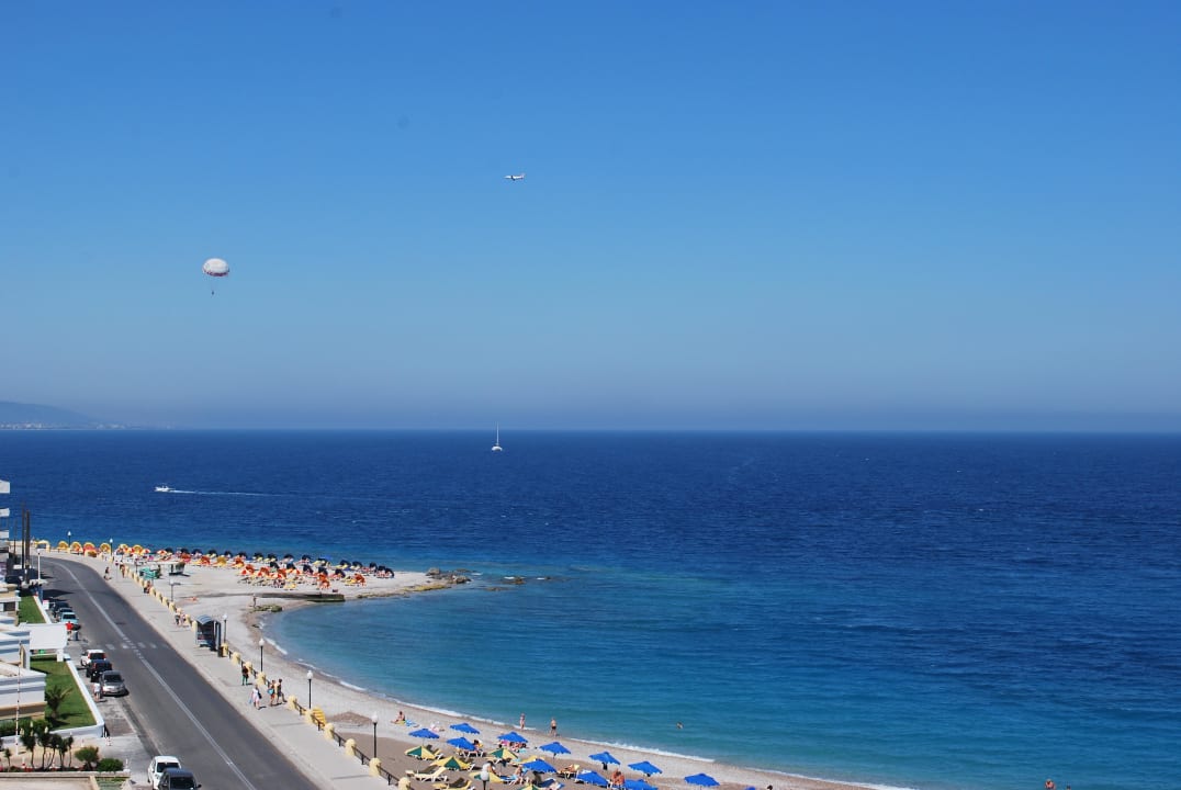 Widok z pokoju  Mitsis La Vita