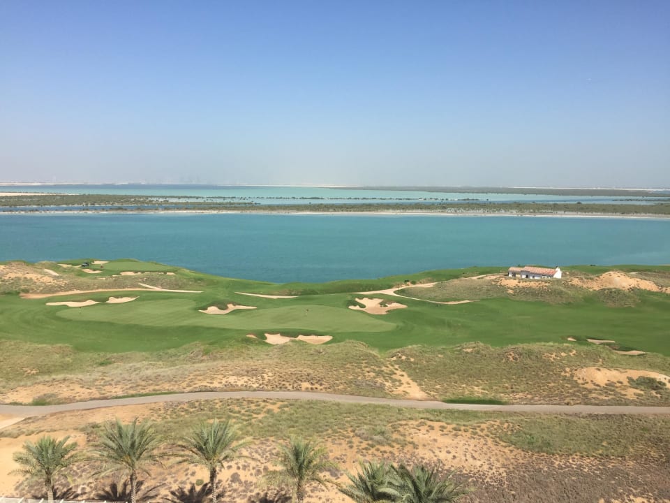 Ausblick aus dem Business Class Room Hotel Radisson Blu Abu Dhabi Yas Island