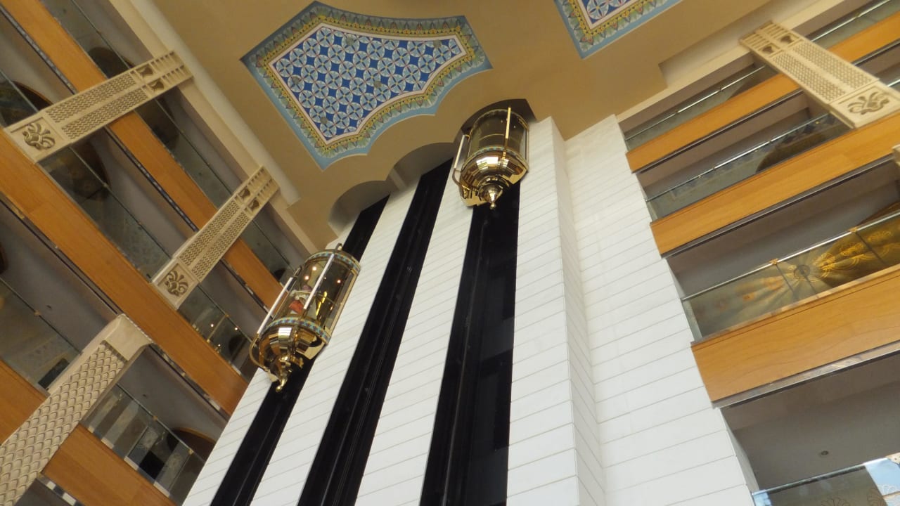 Goldene Glasaufzüge Horus Paradise Luxury Resort & Club