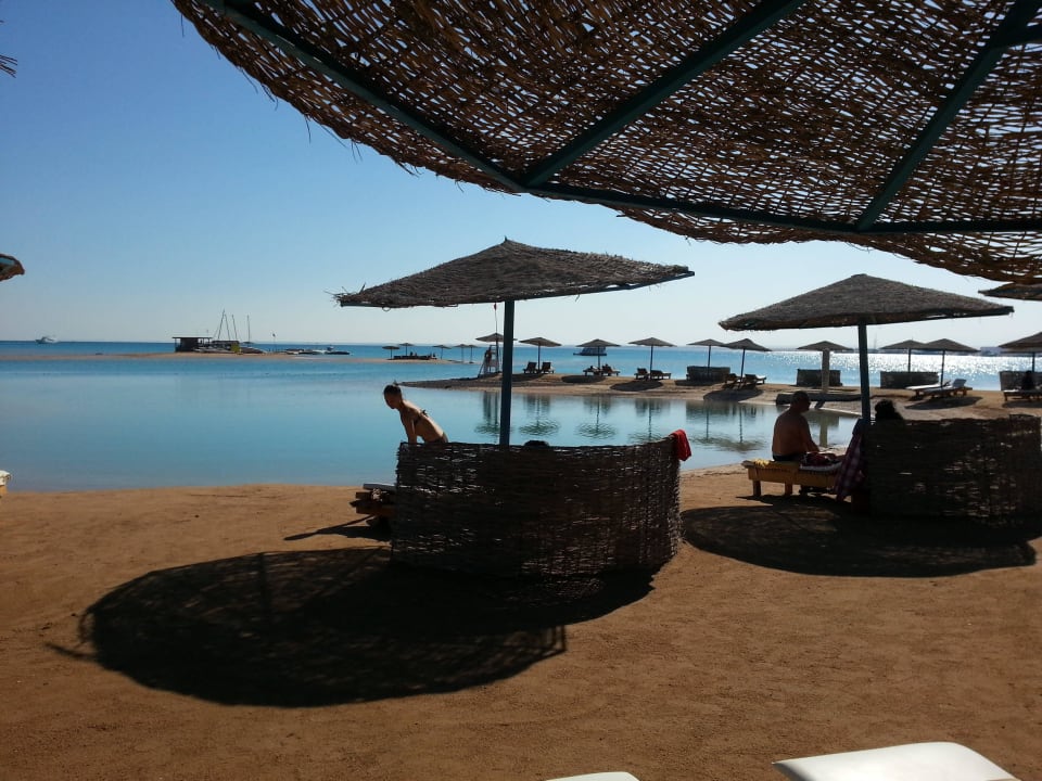 Windgeschützte Strandliegen Club Paradisio El Gouna, Red Sea