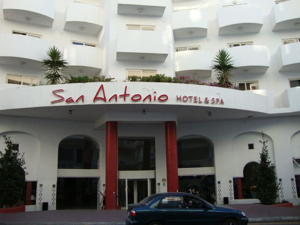 Eingang db San Antonio Hotel + Spa