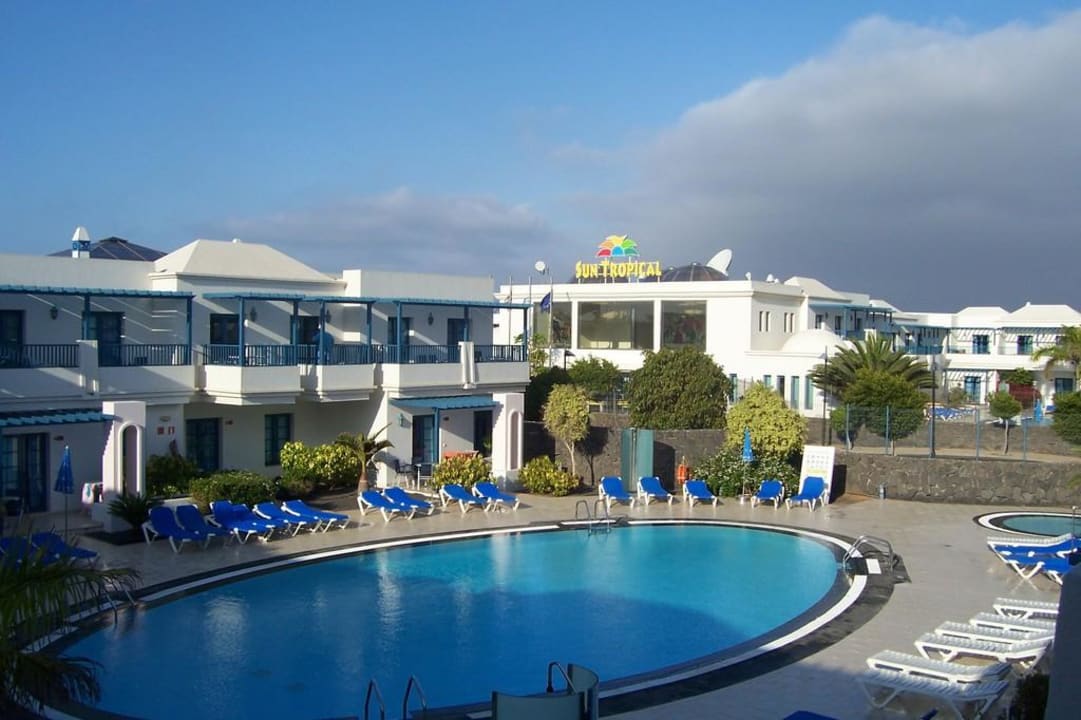 Blick vom Zimmer auf den Pool Hotel THB Tropical Island