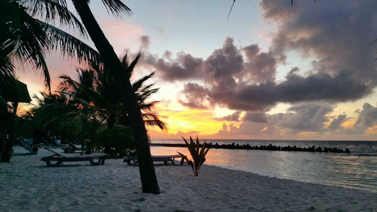 Sonnenuntergang Kuredu Island Resort & Spa