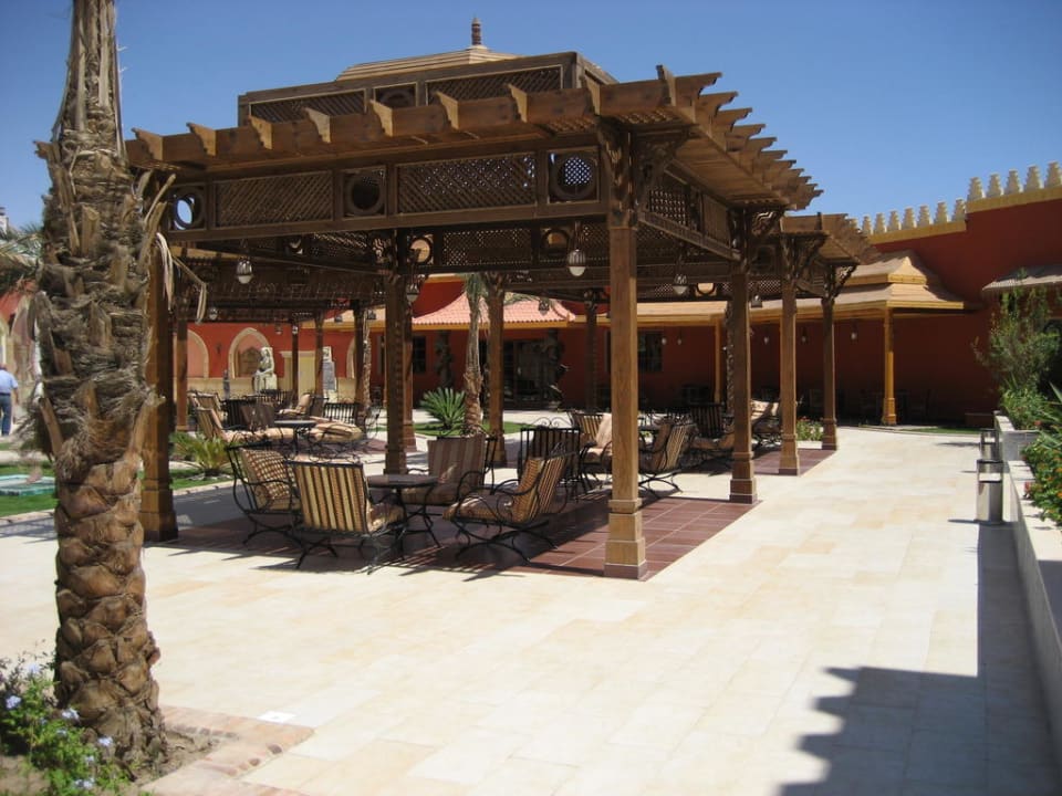 Der Platz zwischen Theater und den Restaurants Pickalbatros Alf Leila Wa Leila Resort - Neverland Hurghada