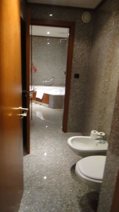 Large bathroom Hotel Goldstar Resort & Suites