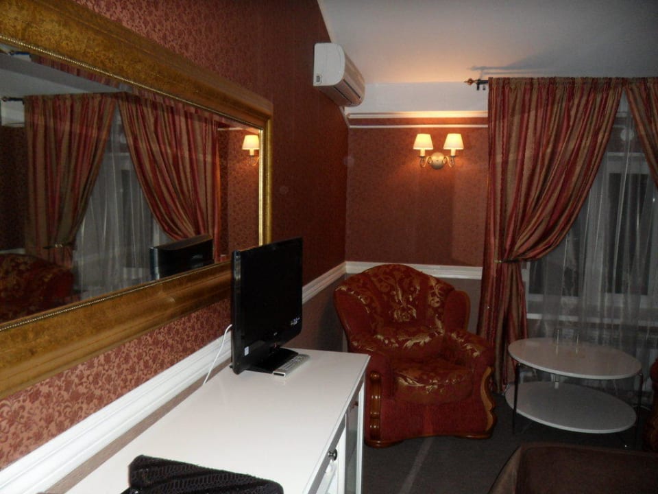 Номер Geneva Hotel