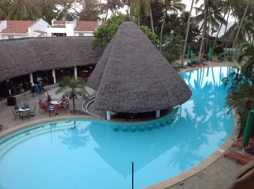 Pool Hotel Traveller's Club