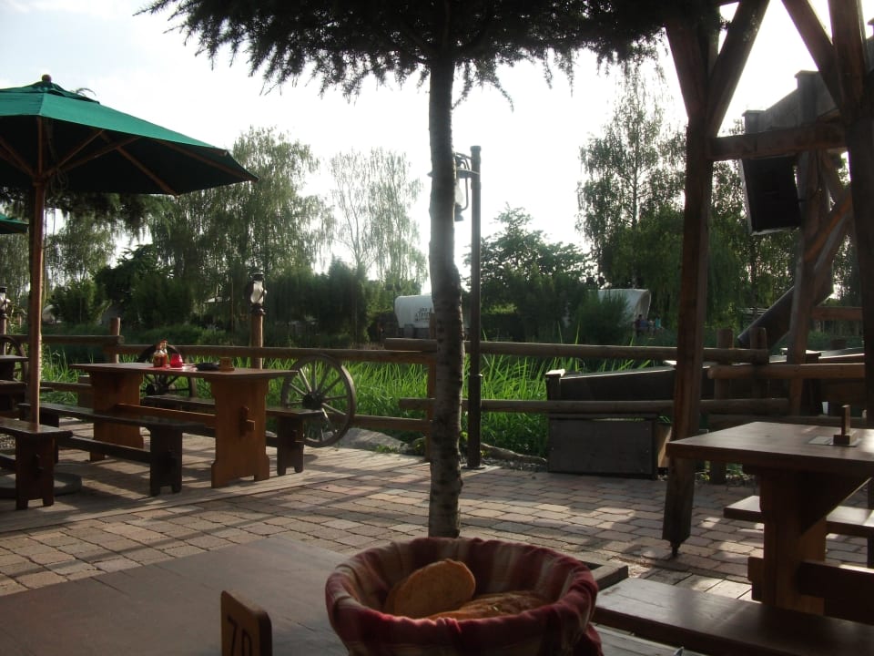 Blick vom Tisch (essen) auf den See Tipi Town Europa-Park