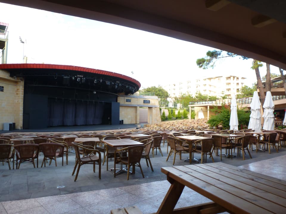 Bühne mit täglichem Programm Sueno Hotels Beach Side