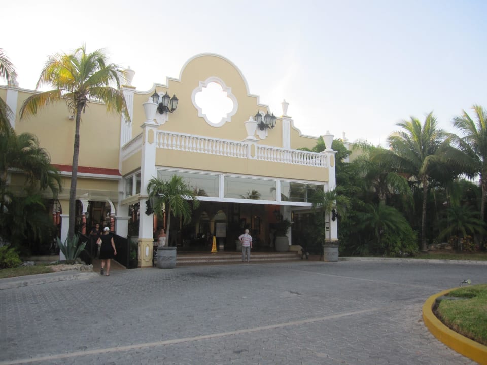Eingang Hotel Riu Tequila