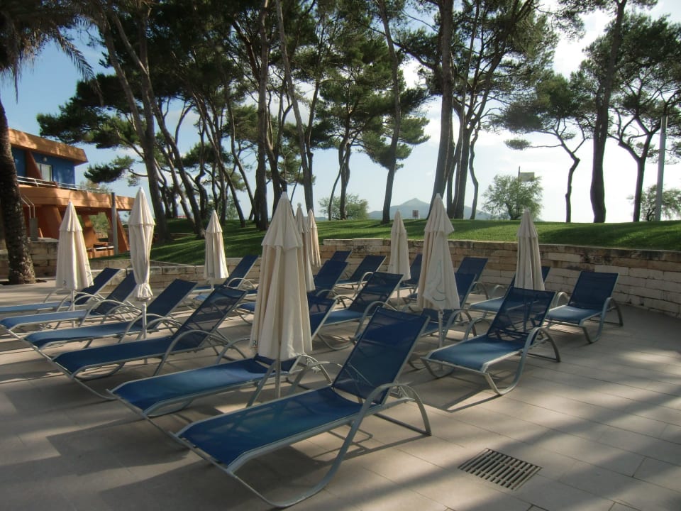 Liegen am Pool Iberostar Waves Playa de Muro