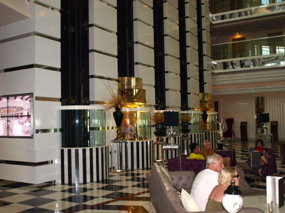 Lobby, beeindruckende Architektur Hotel Delphin Imperial