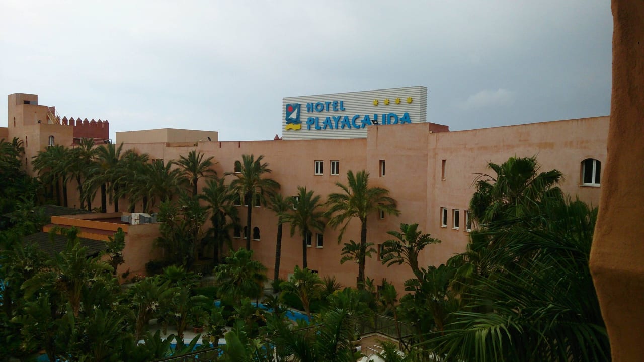 Hotel vom Pool aus Playacálida Hotel