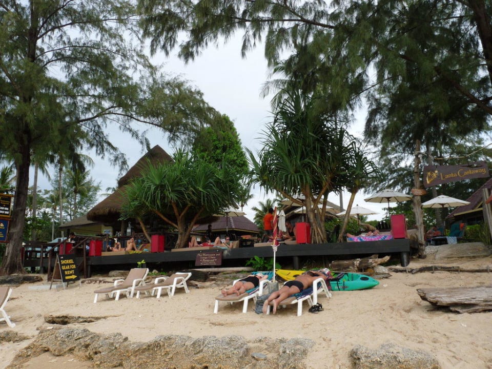 Strandabschnitt Hotel Lanta Castaway Resort
