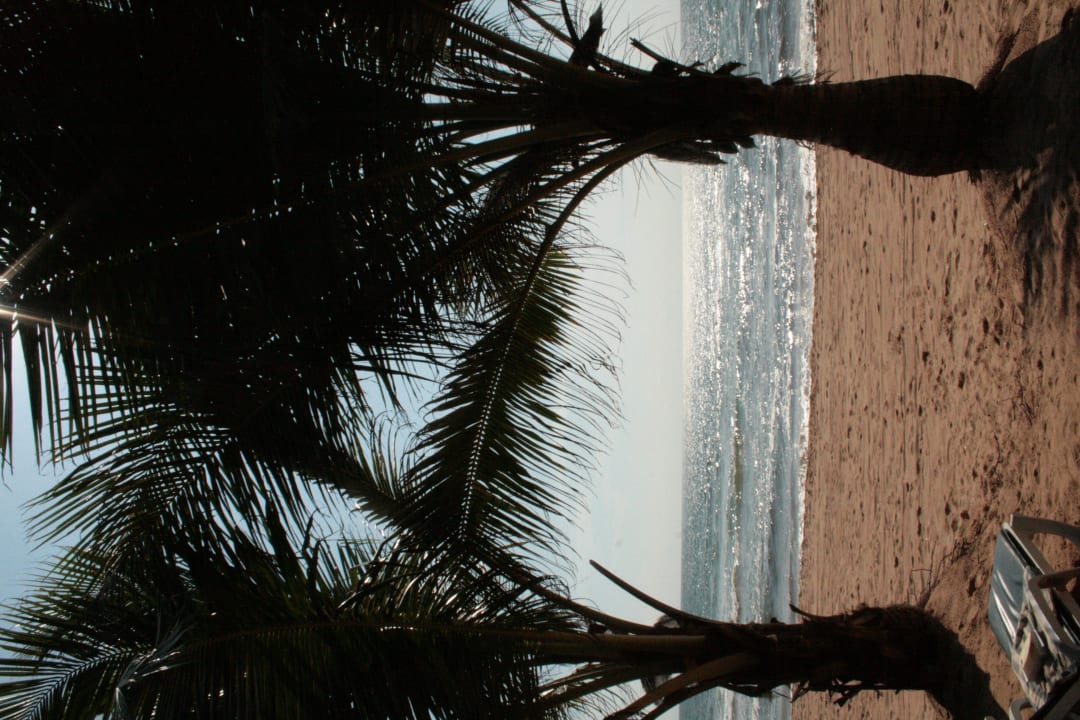 Menschenleerer Strand Hotel Bentota Village