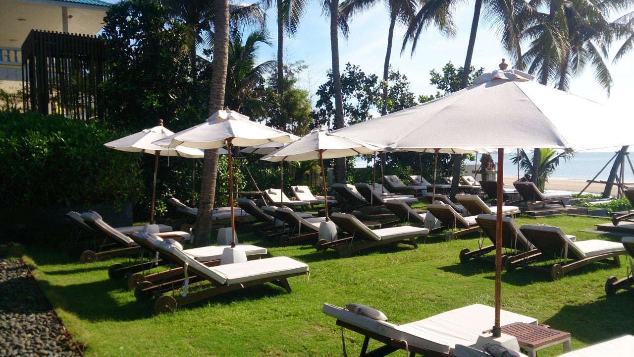Liegewiese Cape Nidhra Hotel Hua Hin