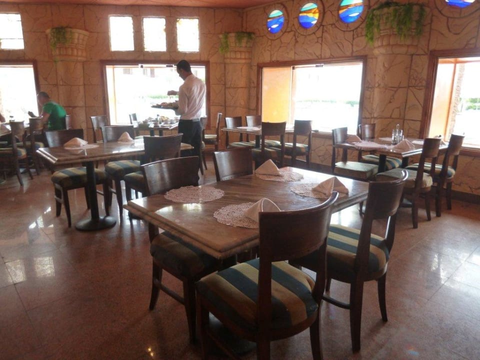 Innen im Hauptrestaurant Happy Life Village