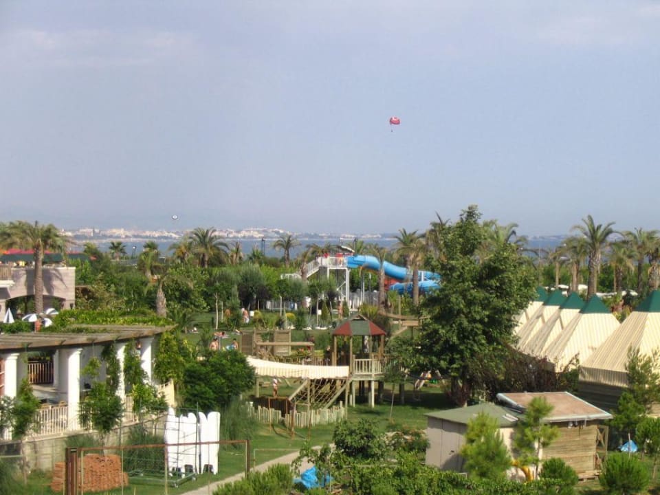 Ausblick auf Nachbaranlagen Royal Atlantis Beach Hotel