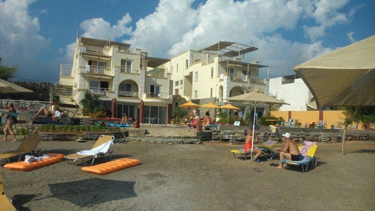 Widok na hotel z plaży Hotel Apartments Ionio Star