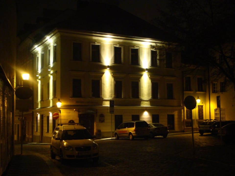 Sehr schön am Abend Hotel U Pava