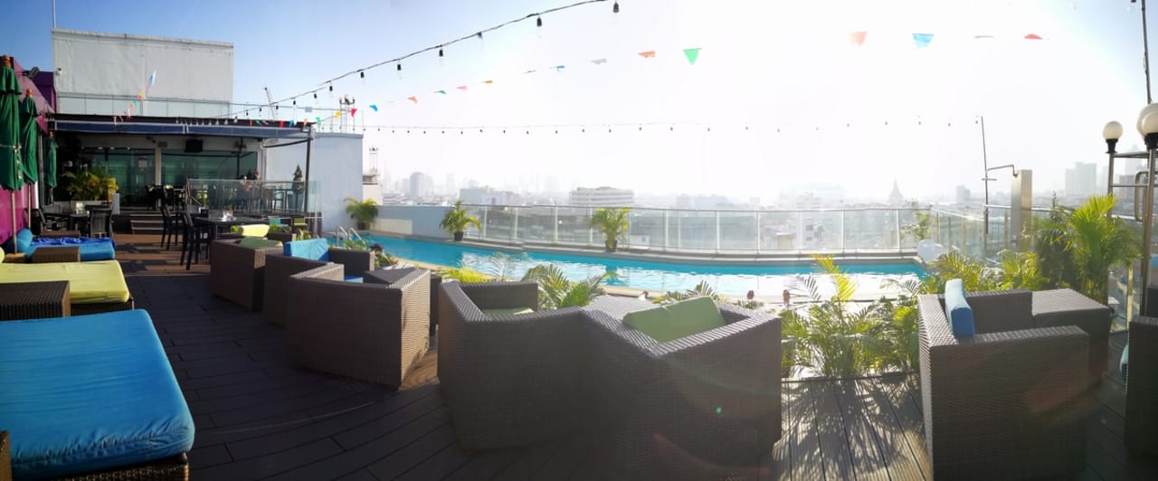 Pool und Bar auf dem Dach Hotel Royal Bangkok