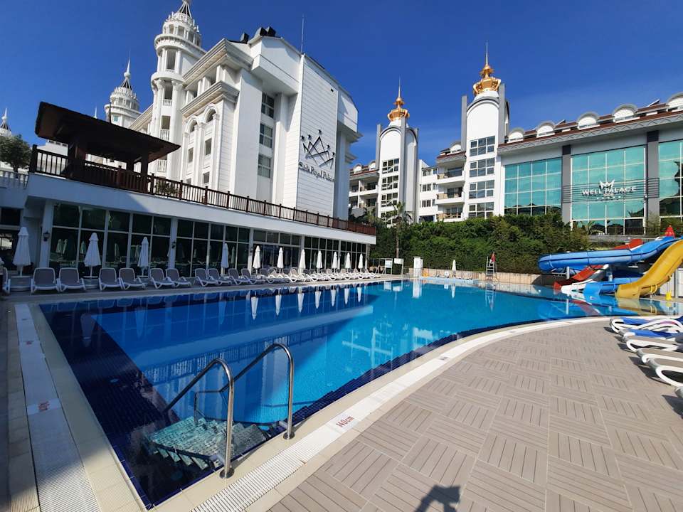 Pool Side Royal Palace Hotel & Spa