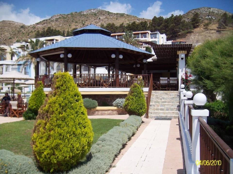 Blick auf die Taverne Dimitra Beach Hotel & Suites