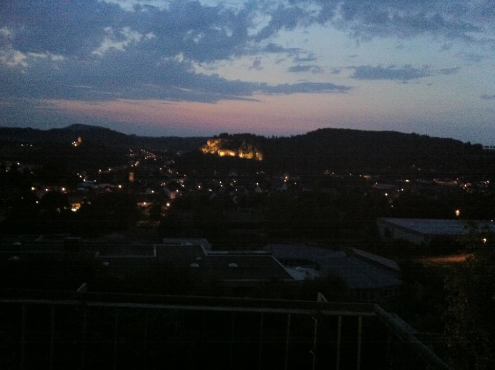 Blick auf Gerolstein bei Nacht Hotel Löwenstein
