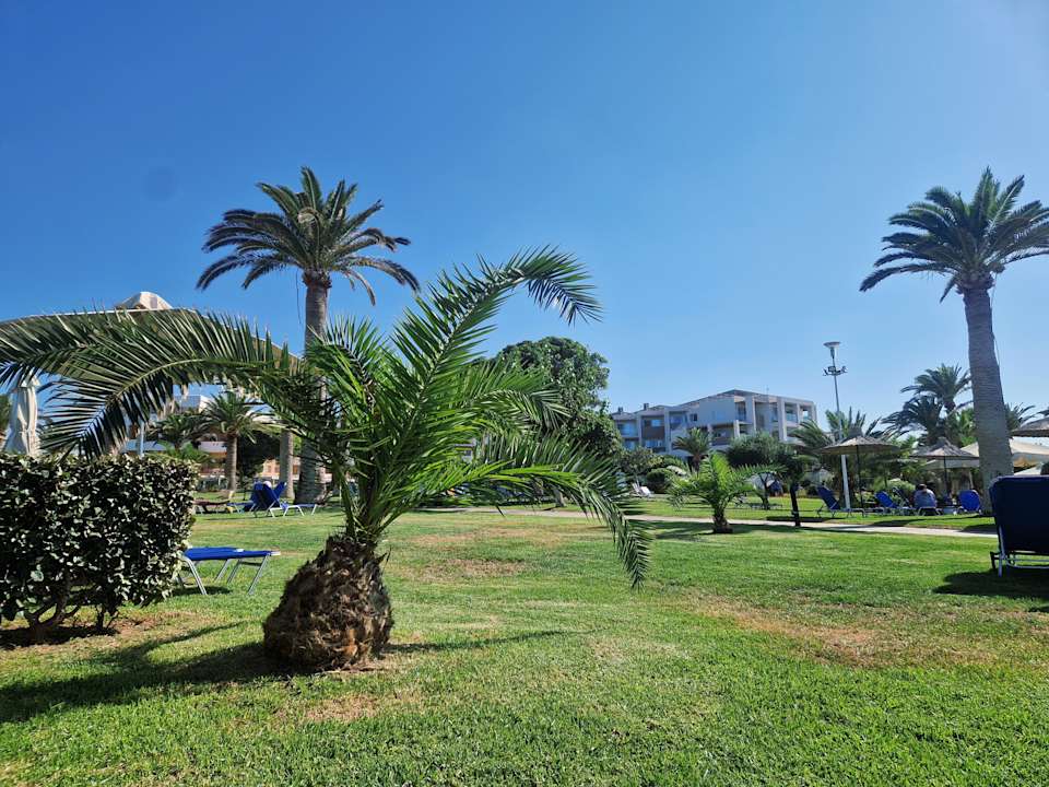 Gartenanlage Anissa Beach & Village