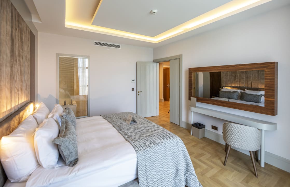 Zimmer Concorde Tower Hotel