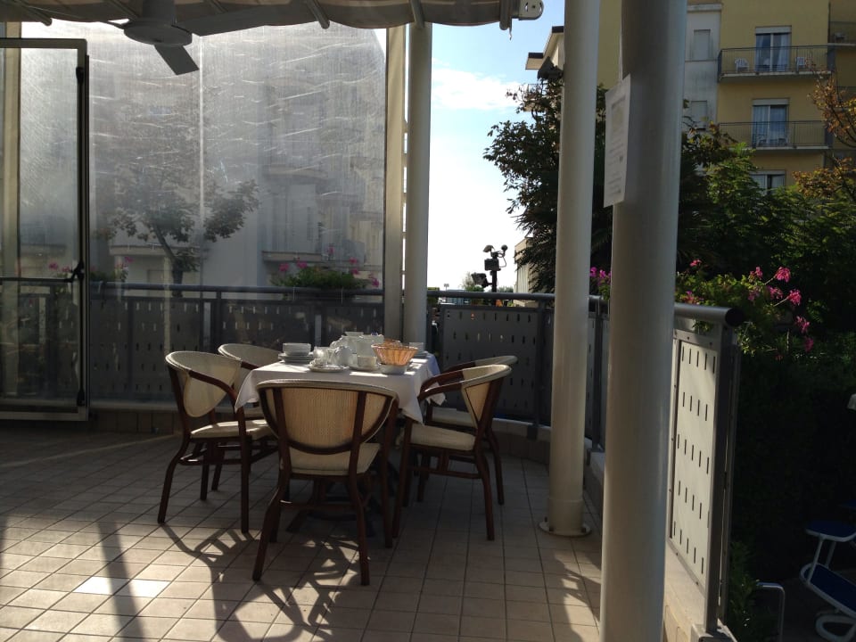 Frühstücksterrasse Hotel Helios