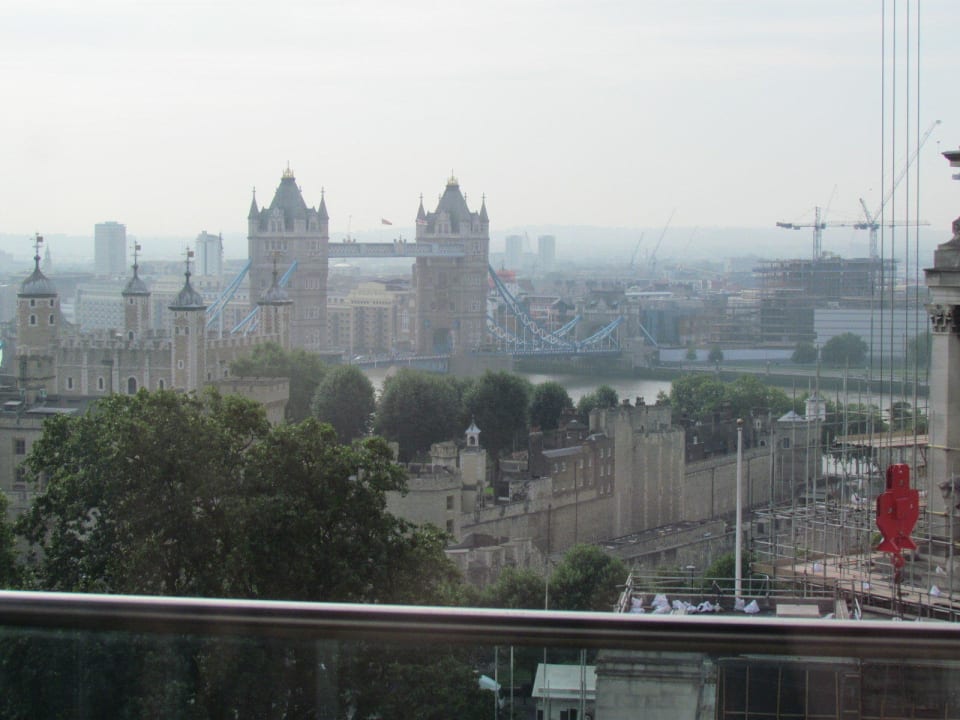 Ausblick von Dachterrasse DoubleTree by Hilton Hotel London - Tower of London