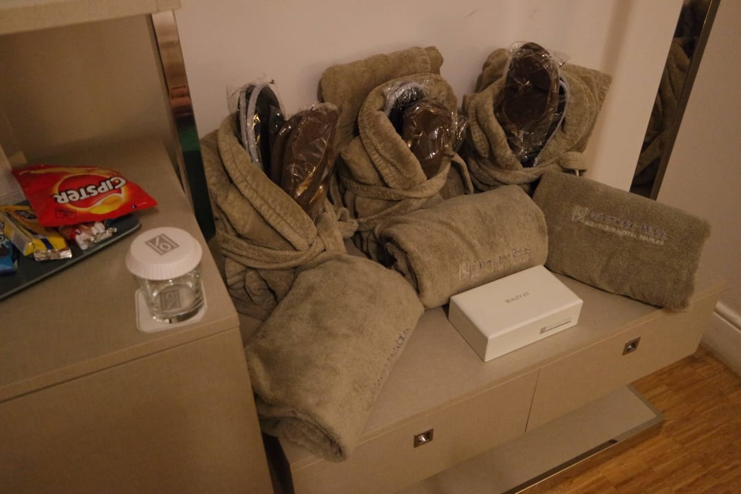 Bademäntel Handtücher Schuhe Hotel Partenope Relais