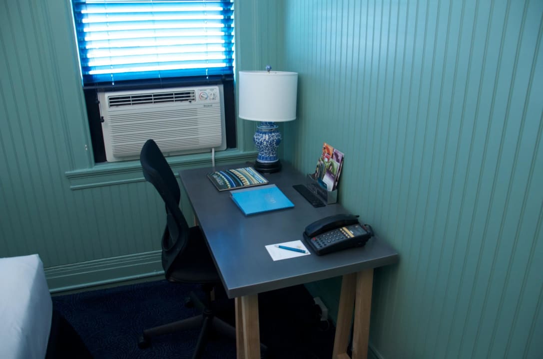 Der Schreibtisch Hotel Triton