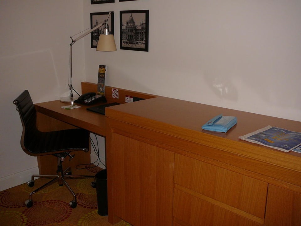 Schreibtischecke Courtyard Hotel Budapest City Center