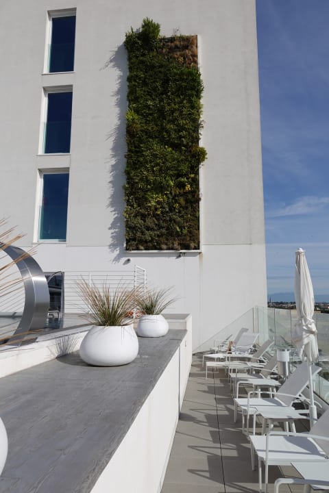 Pool J44 Lifestyle Hotel