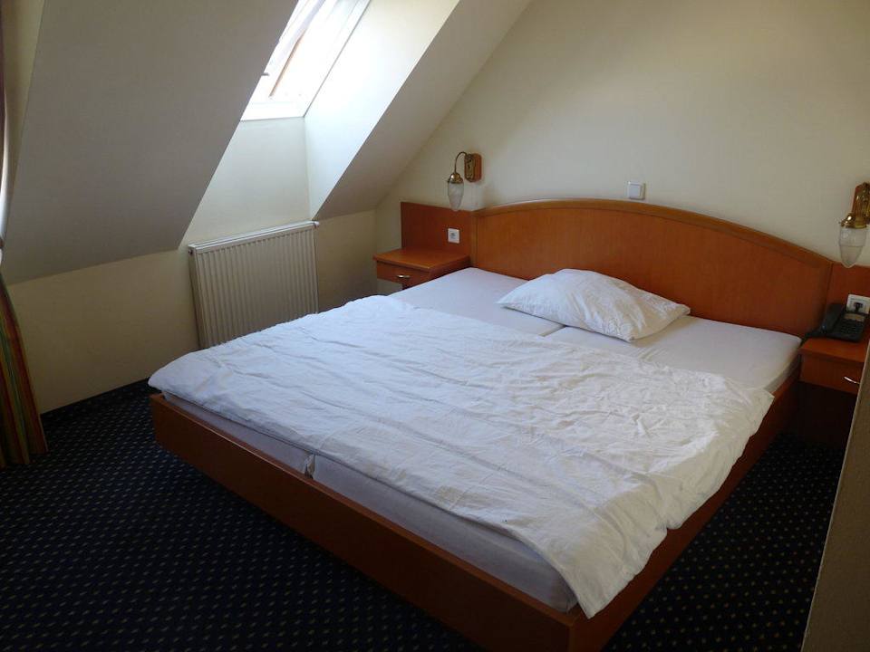 Doppelbett Suite Hotel 900 m zur Oper