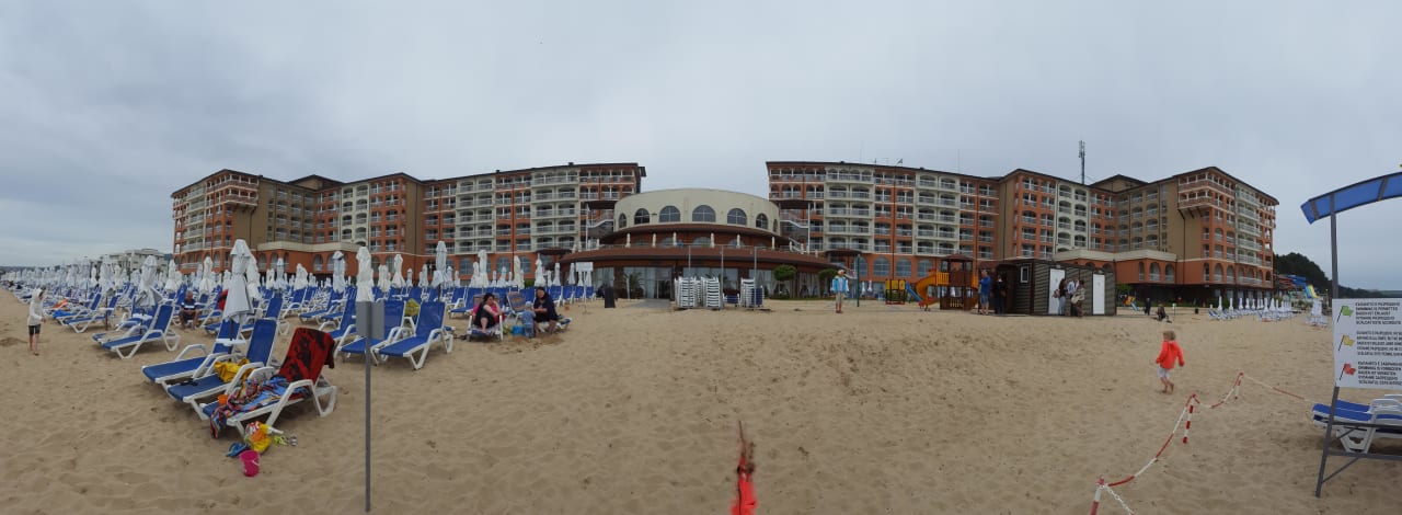 Hotel am Tag  Sol Luna Bay